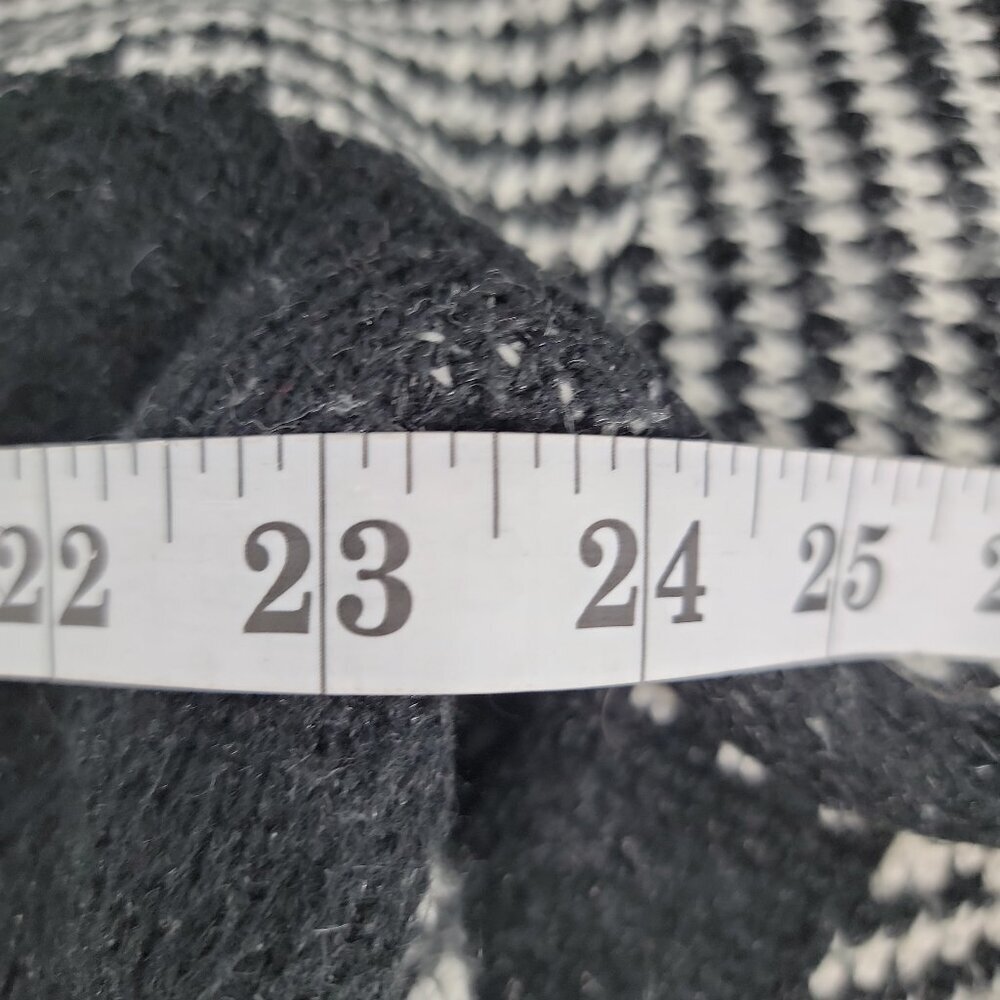 DKNY Black & Ivory Buffalo Check Knit Sweater | Cozy Statement Pullover | Size L - Picture 6 of 8